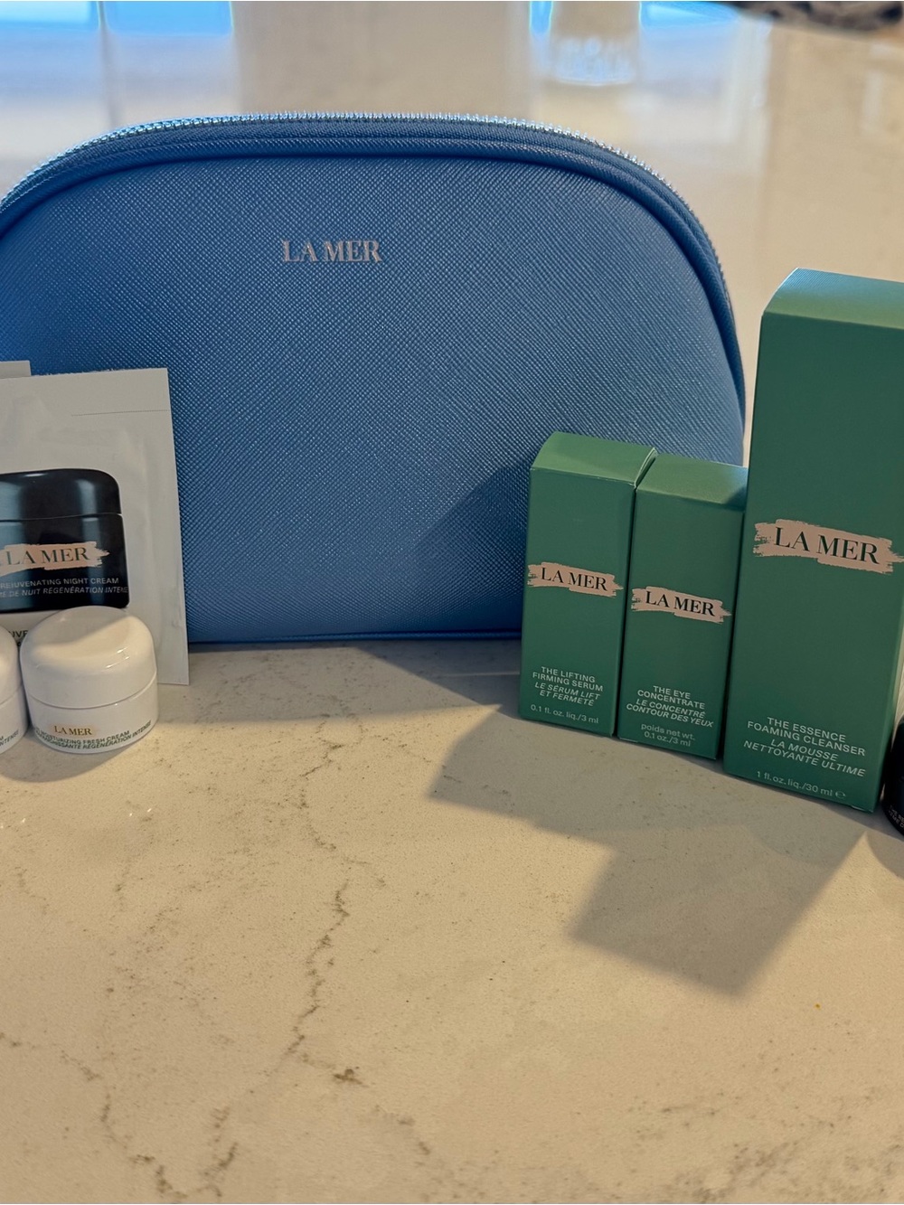 La Mer eBlue Cosmetic Pouch with Skincare